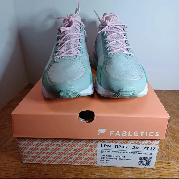 Fabletics Silverlake Performance Sneakers Size 8.5 Women’s White Flower back - Picture 5 of 9